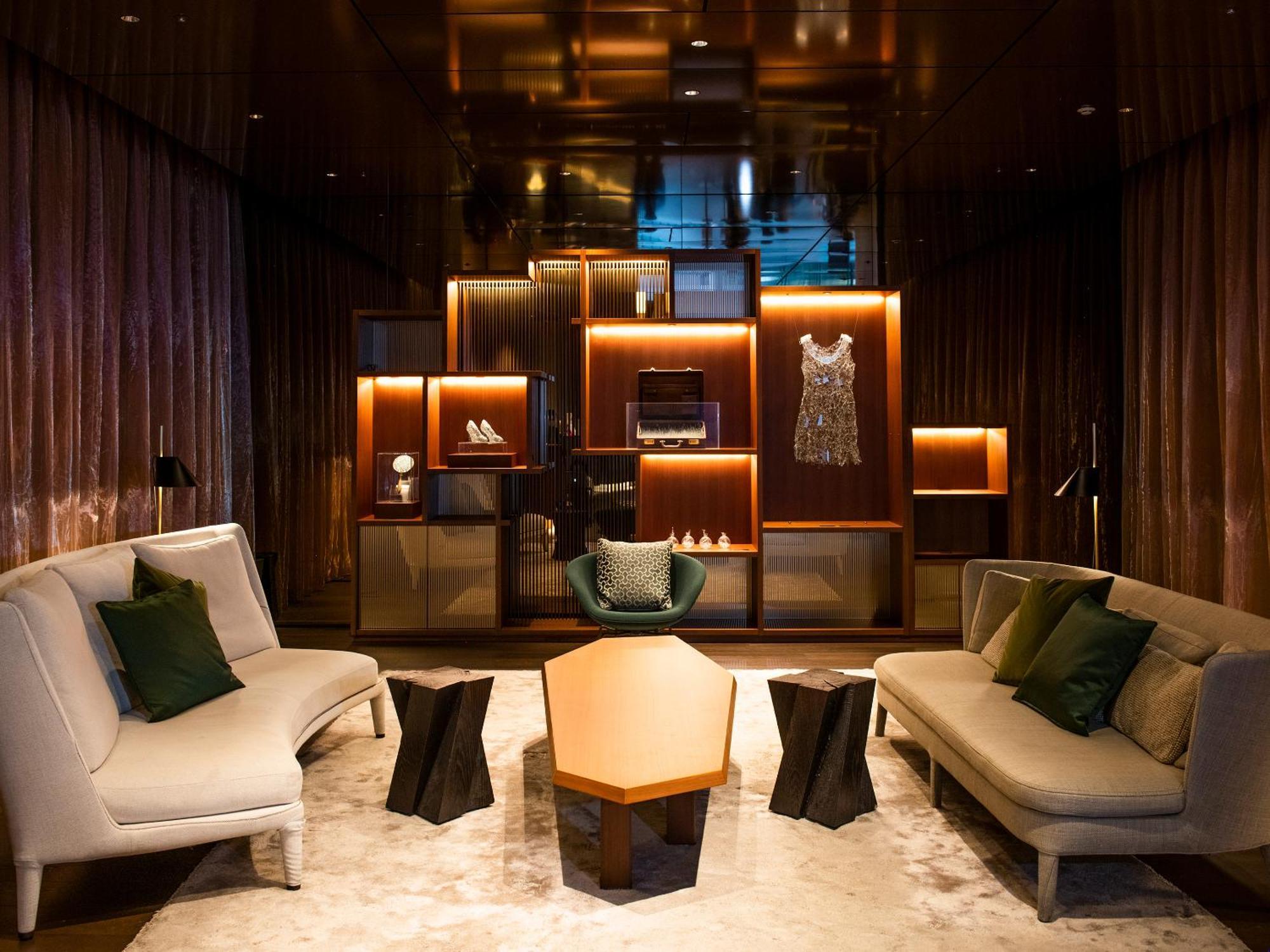 Mitsui Garden Hotel Roppongi Tokyo Premier Exteriör bild The interior of the lounge